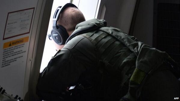 BBCNewsAsia's tweet image. Search for #MH370 has resumed after weather conditions in southern Indian Ocean improved bbc.in/1gnX7Cw