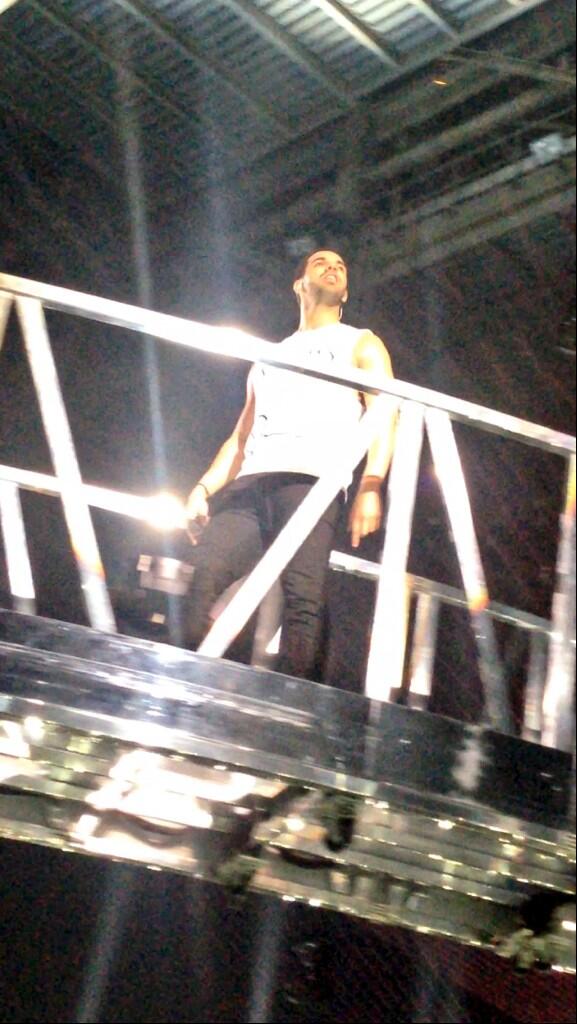 Nearly lost my life being so close to <a href="/Drake/">Drizzy</a> #wouldyoulikeatour #Dublin #unbelievable