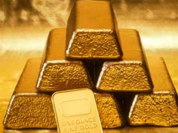 Mumbai_TOI's tweet photo. In biggest haul, #gold worth Rs 5 crore seized from flyers in 7 hours http://t.co/cfe4oCDmPF http://t.co/ksL1OQdPiX