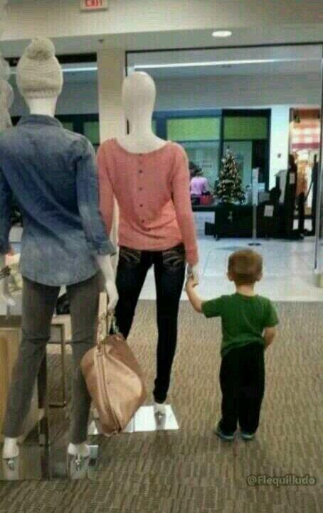 tablongp's tweet photo. —Mamá, en la escuela dicen que soy un despistado. 
—...
—¿Mamá? 
— http://t.co/4cLajMHrCo