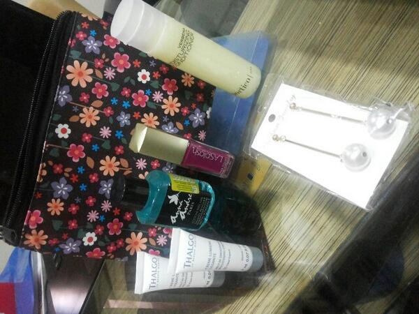 AaliyaMenon's tweet photo. Loving my March Fab Bag @thefabbag  u indeed make me feel FAB !!Thank you....the nail colour is to die for :) xoxo http://t.co/XOudcqf6im