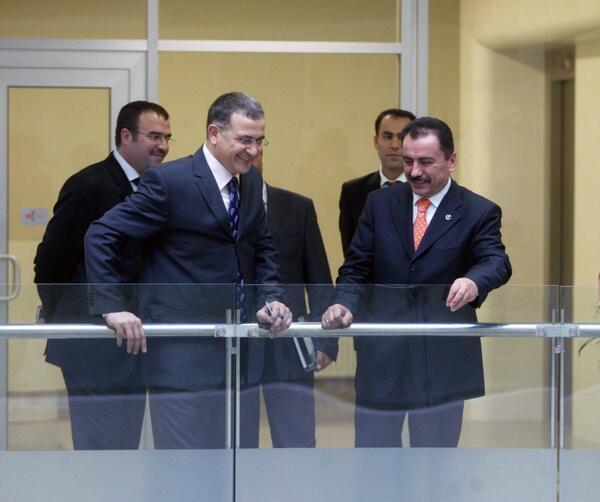 Dünkü tweetim silinmiş:

Yolsuzluğa karşı ilk bayrak açanlardan kadim dostum, 'yiğit adam'a..
Hasretle, duayla...