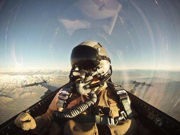 CockpitSelfie's tweet photo. Not a bad view out the office #CockpitSelfie http://t.co/lP9e9rdBsb