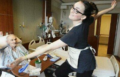 CathieRowand's tweet photo. Video @JGfortwayne @ParkviewHealth program helps patients heal through the arts: http://t.co/V7Zd6MGOgc http://t.co/lUfgkT8umR
