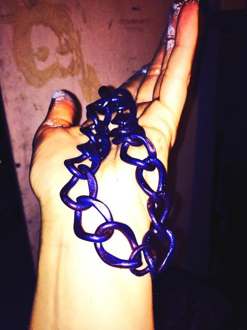 Painted Animal's chain.. Tunchi http://t.co/vphsGq55gE<a href="/tag/emosexy"class="tags"><span>#emosexy</span></a>