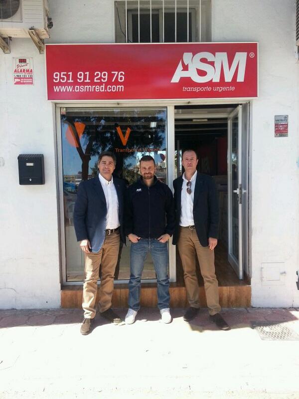 FJavierMarza's tweet photo. @ASM_oficial #imparable 
Benalmadena con Dirk. Dedicación,servicio,implicación,calidad... ejemplo de la Marea Fucsia http://t.co/8onlMQzA8R