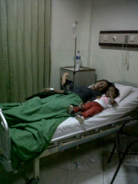 rivanifs's tweet photo. Sembuh yaa mah:') http://t.co/kaaEvSU05p