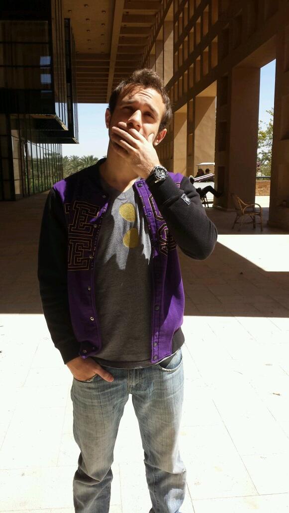 YaraHosam's tweet photo. Omar Zaki is afraid of the dark. #Jrmc202 http://t.co/uDJxmWrfob