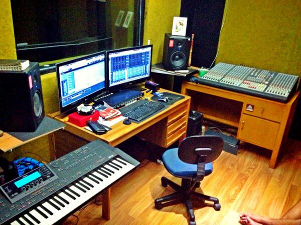 SanggarBapontar's tweet photo. READY for rent @bapontarstudio http://t.co/e5q0GSJ3Vo