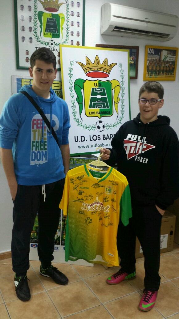 El <a href="/IB93ES/">INFIERNO ★ BARREÑO</a> sortea la camiseta de la <a href="/UDLosBarrios/">U.D. Los Barrios</a> con el dinero recaudado dispondran de un bombo para animar