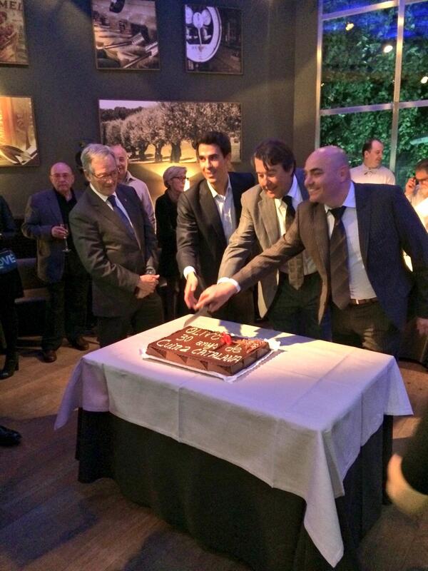 EvaRomeu's tweet photo. ¡Lo pasamos genial! @AbalaPe Qué gran noche con @marcmauba gracias a @Grup_Olive en #restaurante #Lolive #Olive30 http://t.co/strG1b6Z2O