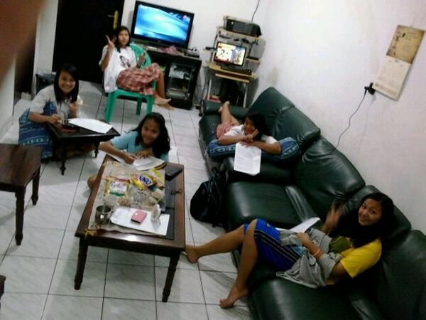 Meli_Cristy's tweet photo. Tft too"@Clara_Agatha7: Tft guyss ;;) :D ♥*poke @ValentinaNiken @Meli_Cristy @aprilia_paskah @rahmatamariska #chikaa" http://t.co/fGrBbzPFYU