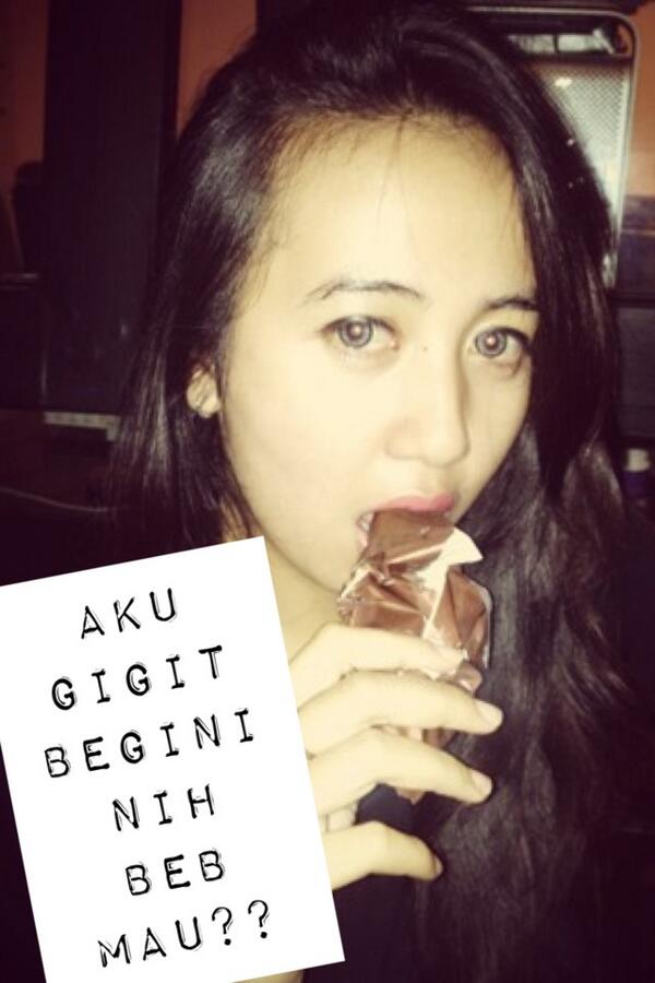 Aku gigit begini nih beb mau?? pic-collage.com/_z7xXph9m