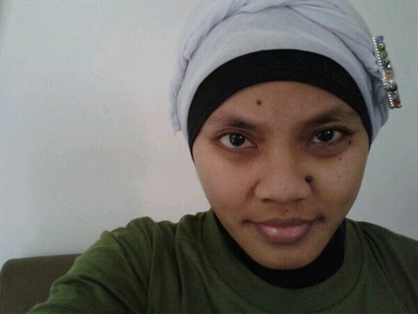 ftri_any's tweet photo. @HitamPutihT7 ini kreasi hijab dr saya yg simple&amp;mudah #KreasiHijab http://t.co/44dM5dXte1