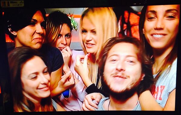 GrandeFratello's tweet photo. Confessionale pieno di donne per #MircoGF..e per voi tra poco il daytime! Vi aspettiamo alle 13.40 su Italia1! #gf13 http://t.co/rU8iPAGjA9