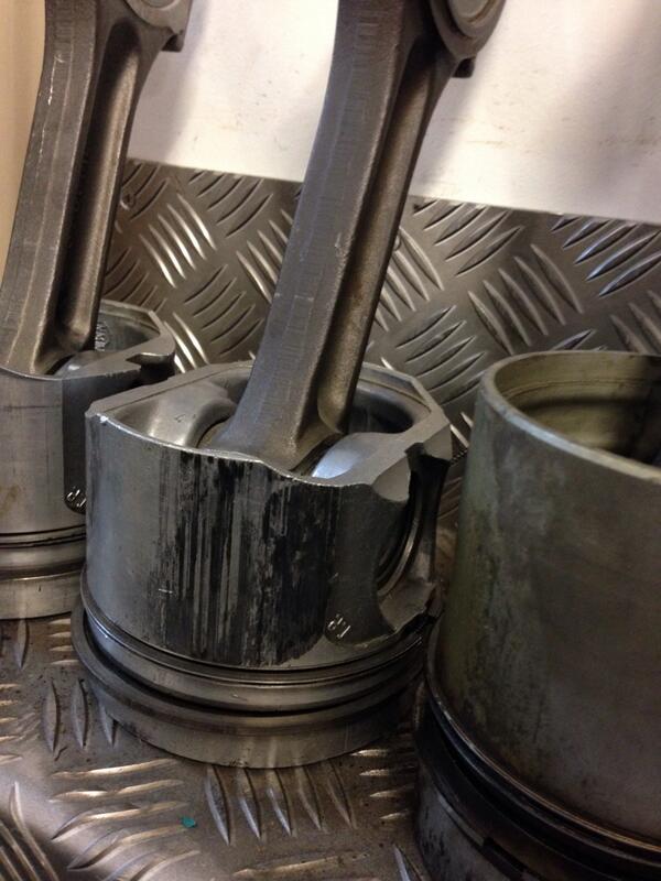 AlexWaters's tweet image. What seems to be the issue here... Mmm, I wonder. Made quite the mess did this old boy... #engineproblems #seizure