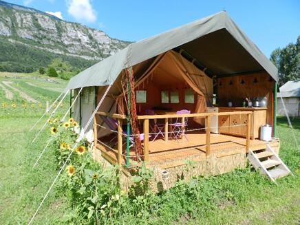 WeekendGlamping's tweet image. Votre Tente Safari au bord du #LacdAnnecy aux pieds des montagnes. Ecolodges du Taillefer : bit.ly/1fjNNv2