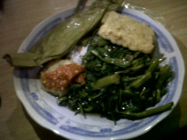 malangkuliner's tweet photo. Akhir bulan jgn dijadikan hambatan buat makan makanan yg bergizi. Seperti yg beginian cuma 6rb. #MenuHemat http://t.co/RDdIztFW1o