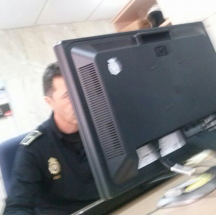 Schweinstigrer's tweet photo. Hola @policia http://t.co/OkFayqc1un