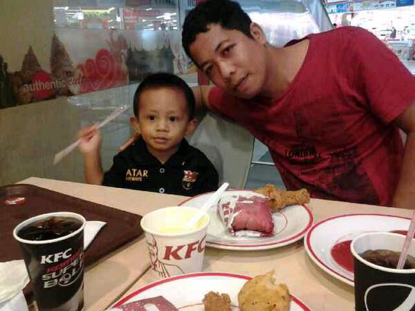 emankkafka's tweet image. yuuuk mkn