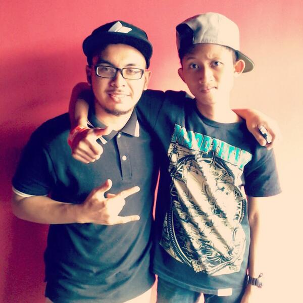 With Atan, pekerja baru untuk <a href="/HTown_Studio/">High Town Studio</a>, dia lah yg ganti aku time aku kat plkn nanti. Selamat bekerja bro!
