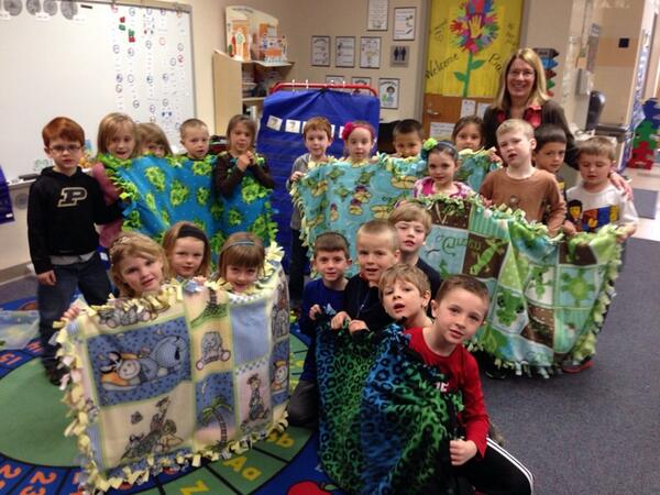 dadio4's tweet photo. 20 kindergarten kids make blankets for Haitian babies- great way they learned to tie knots! Delivered tomorrow http://t.co/SIl6u8mei2