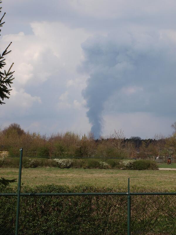 De rook van de uitslaande #brand in #Venray is ook in Horst aan de Maas te zien. (Foto: Inge Franssen uit Melderslo)