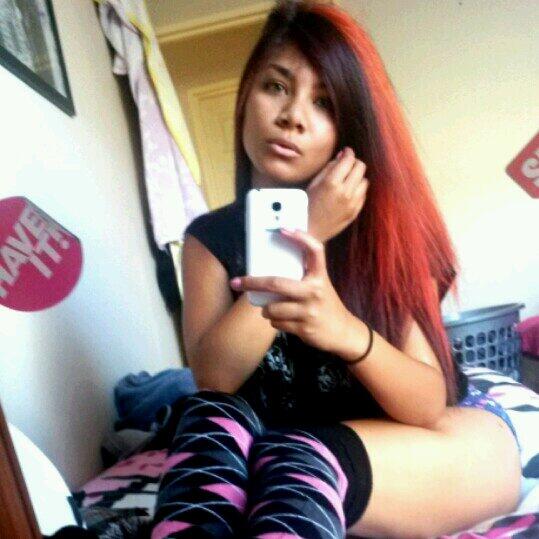 robynsuliaman9's tweet photo. #me #orangehairbruh #badbackground #prettylongsocks #pout :) http://t.co/XvDIWuGQ13