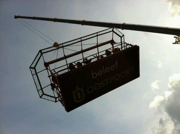 We gaan zo met de bouwkraan omhoog om het project van bovenaf te bekijken. #oostpoort #winkelcentrum <a href="/wonenoostpoort/">woneninoostpoort</a>