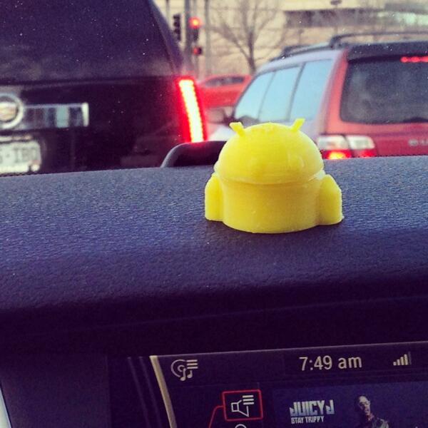 avavatoy's tweet photo. Little guy in his way to work! #3DPrinting http://t.co/UJzfvRIjBH