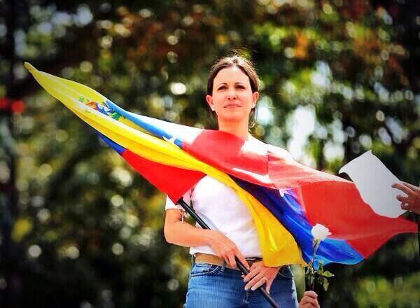 FBoccanera's tweet photo. @MariaCorinaYa ¡no te vayas a entregar a la dictadura! ¡tu deber es permanecer en libertad! ¡TODOS TE AYUDAREMOS! http://t.co/G3FGjgGH6t