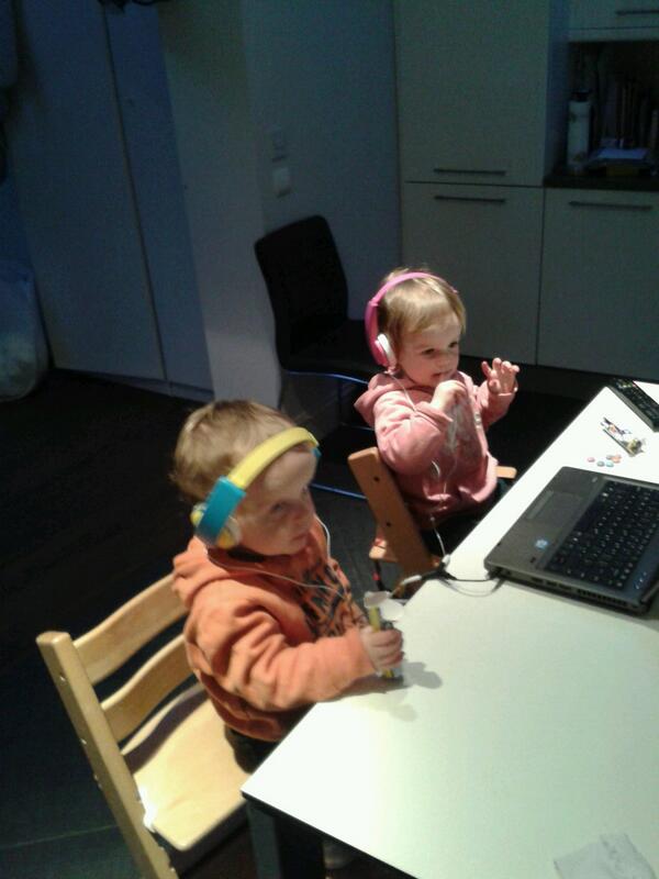 BuddyRoRo's tweet photo. Dell Support. how can I help u. #summerjob http://t.co/DMI8CLux3q