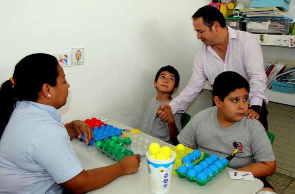 tonatiuhpola's tweet photo. Es necesario legislar a favor de los niños autistas de #Veracruz... http://t.co/DNivUzYIX5