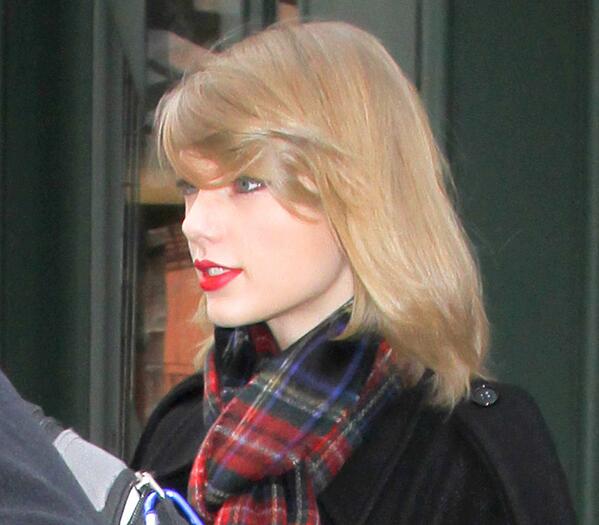 taylorworld_13's tweet image. Our girl knows how to start a new era...
Pretty sure the new era will be called &apos;Flawless&apos; 

#VoteTaylor #KCA