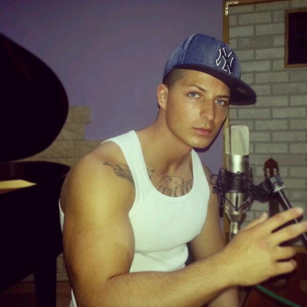 Nyno_SBR's tweet photo. Esta se la dedico a todos mis clubs de fans y a todos mis seguidores gracias por todo el apoyo que me dais día a día http://t.co/dTvJwf1wQh