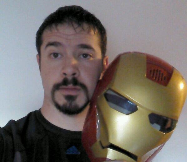 pe_maxwell's tweet photo. Day 3 of the shave off. Trying out my best Tony Stark. Not much diff. from yesterday. No sideburns and trimmed goatee http://t.co/DI4kLOEdXz