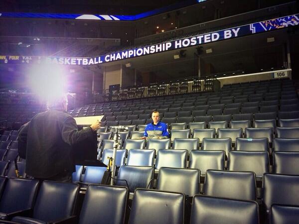 OurTwoBits's tweet photo. He looks lonely and frightened.. RT @UFManager: S/o to our man @JakeDa_Snake killin media #ManagersForLife http://t.co/WvuDPFkPLn