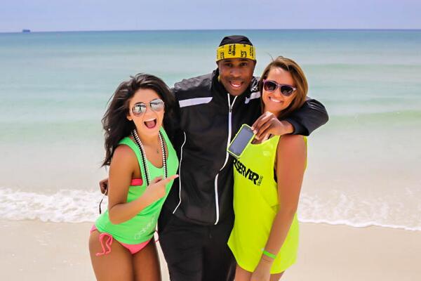 edlinOB's tweet photo. OtterBox Preserver Series keeping our phones waterproof! @OtterBox #ottertour2014 #pcb #springbreak #preserver http://t.co/1Y0iEg0DXV