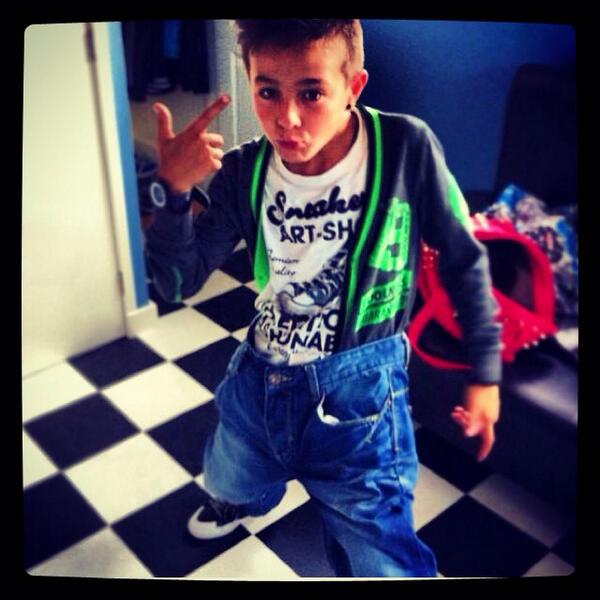 SmurfRyanXD's tweet photo. Zeg tegen iedereen dat ze mij moeten volgen http://t.co/rzWbOkfTCH
