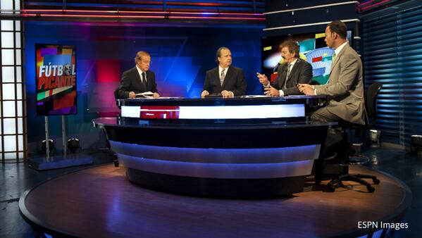 #SportsEmmy ¡Estamos nominados! #FutbolPicante y <a href="/joserra_espn/">José Ramón Fernández</a> compiten en las ternas de los premios Sports Emmy