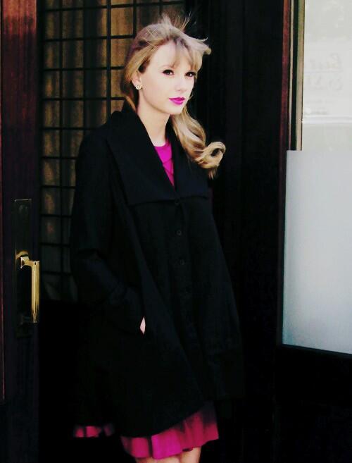 swiftinspires's tweet image. Every RT counts as a vote! 
#VoteTaylor #KCA