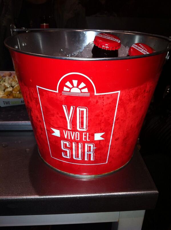 albertofrwalo's tweet photo. Cervecita en la sureñaaaa @aliciawaflar @laura_marquezL @carmen_fl http://t.co/sLPHDT3pBc