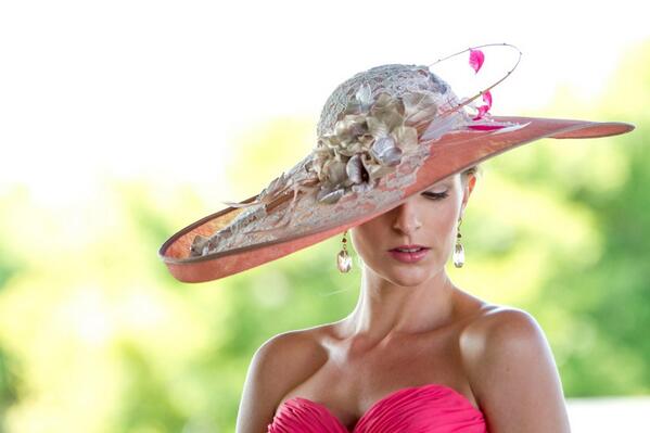 Lisavhmillinery's tweet image. #CotswoldsHour #gloshour hat of the week is my summer couture belle which I can create in any style colour!