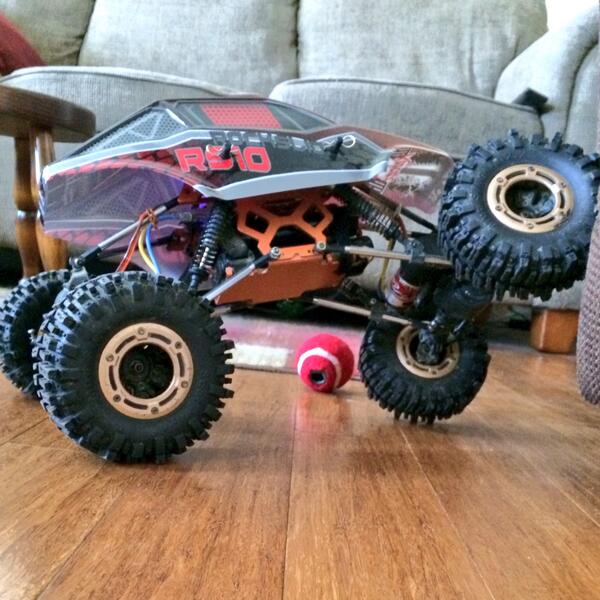 hUnTeR___15's tweet photo. Flexin the rc car lol http://t.co/mHUZgn82Kr