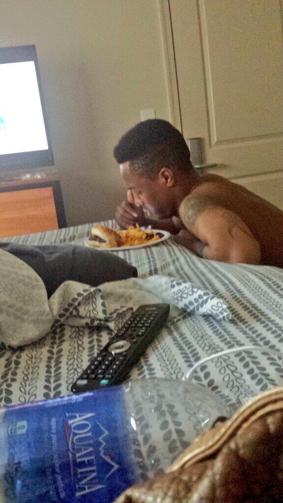 heirjordynxoxo's tweet image. Literally cnt even eat because he is so busy on insta.  #instacrackhead #instajunkie #himynameiskamimaddictedtoinsta