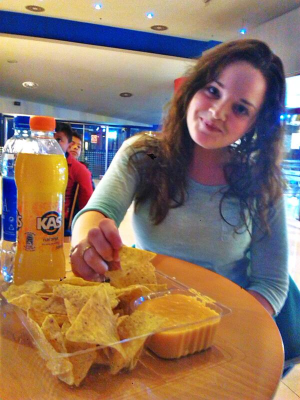 erick_ferreret's tweet photo. Tarde de cinee con la cosa mas bonita que tengoo tu¡¡¡¡¡ @Saanndriittaa  @erick_ferreret http://t.co/C7ZNXefgGn