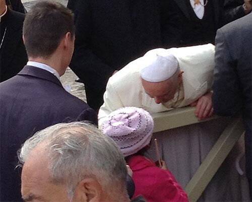 AmericasVoice's tweet photo. Pope tells incredible 10-yr-old girl he will speak with Obama about deportations http://t.co/E0Nznul1ap #immigration http://t.co/p0uirrz8hk