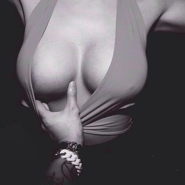 HotChicksPix's tweet image. Lemme see