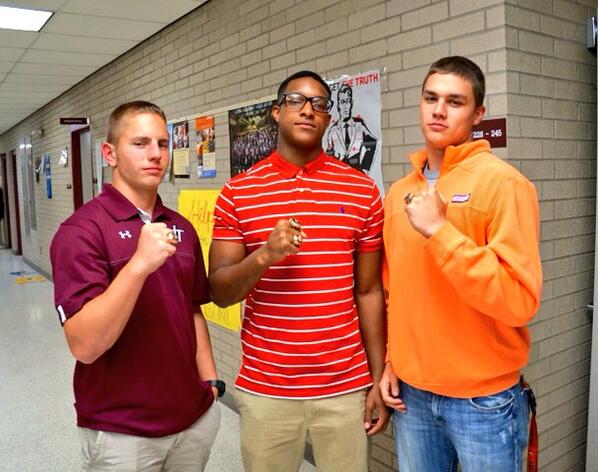 thewoobiecat's tweet image. 🏈 @Lil_Stevie21 @dylanharding4 @austin_quillen5 - Jenks 2013 State Champ DBs  #OUcommit, #OSUcommit &amp;amp; #_____ ?🏈