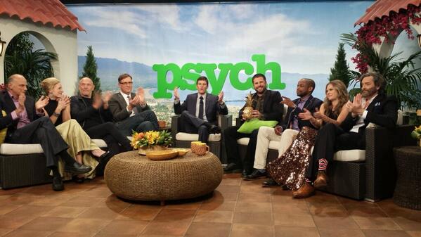 PsychPeacock's tweet photo. Golden Pineapples! LIVE from #PsychAfterShow http://t.co/Z7tCckmlVz